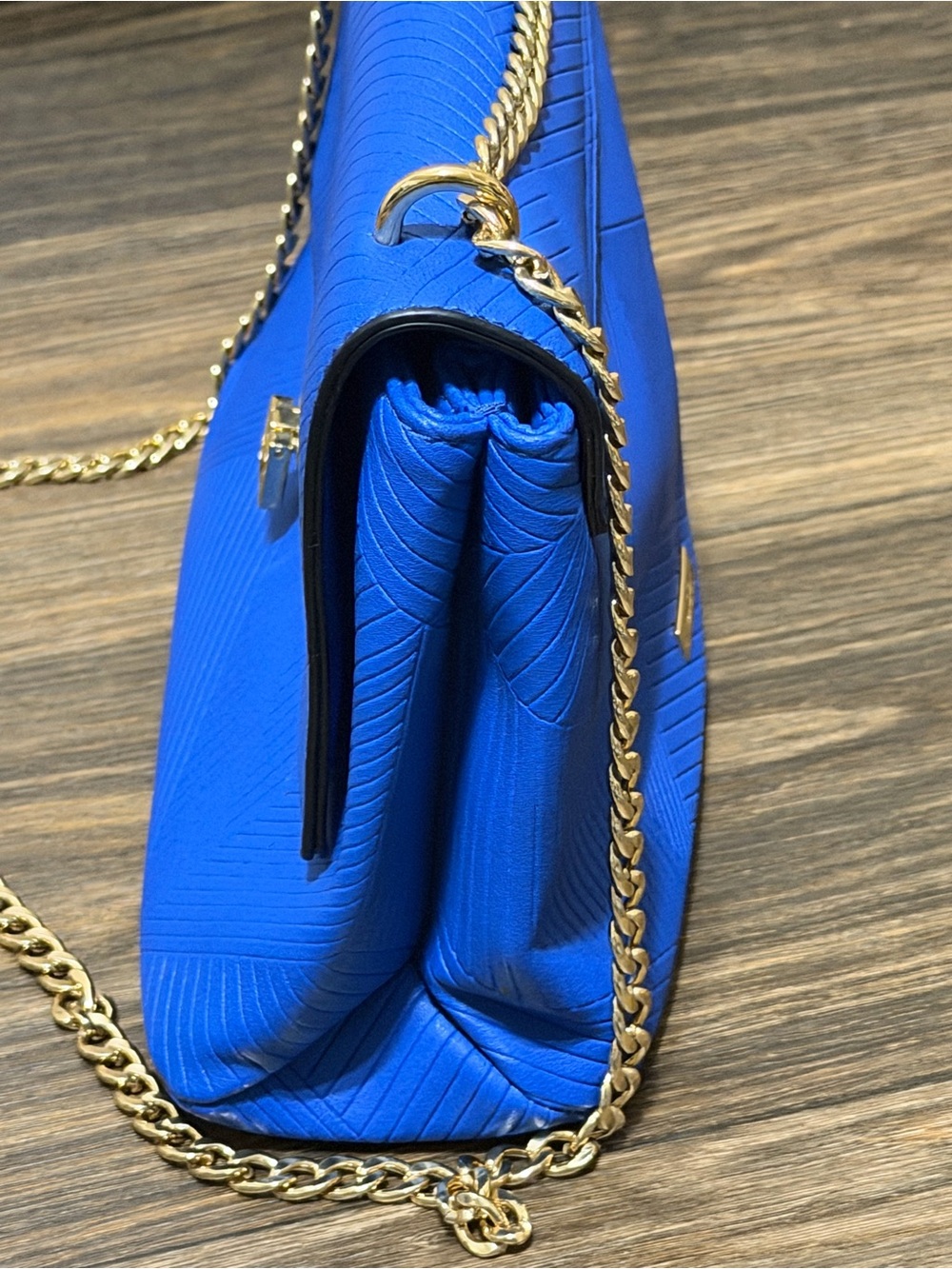 Aldo Electric Blue Crossbody Bag with Gold Chain - Picture 6 of 10